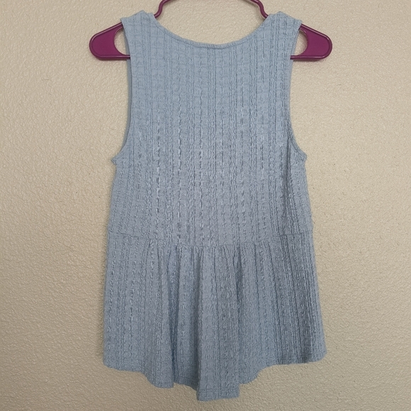 Lucky‎ Brand Small light blue textured sleeveless T-shirt with front knot at the - Picture 3 of 13